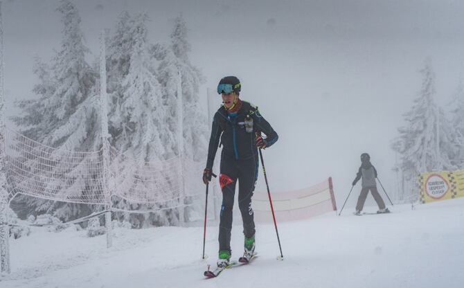 Skialpový závod o dřevěného Krakonoše