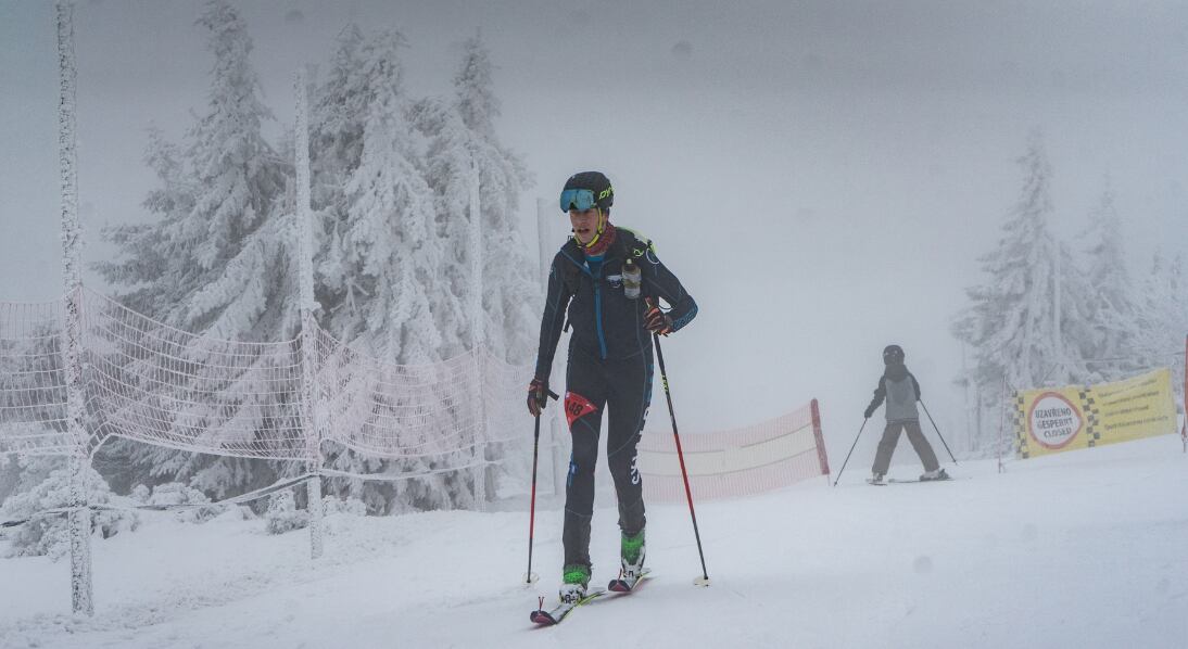 Skialpový závod o dřevěného Krakonoše
